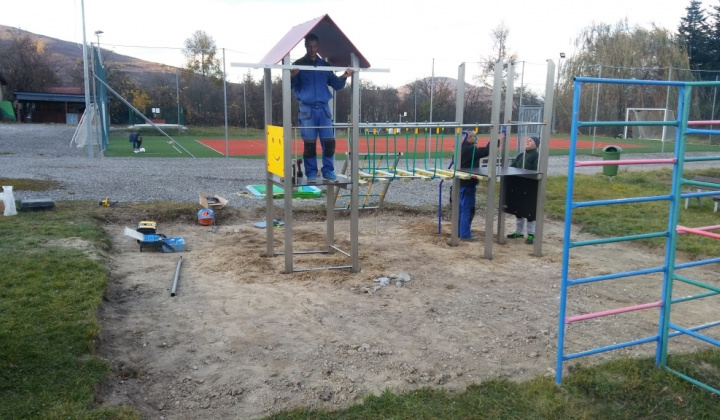 Výstavba detského ihriska - november 2018