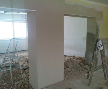 Projekty / Rekonštrukcia vnútorných priestorov obecného úradu 2009 - foto